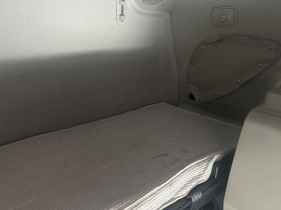 Sleeper Tractor-Heavy Duty Tractors-Freightliner-2022-T12664ST-Duncansville-PA-567,506\n\t\tmiles-$ 61,250 - Image 22