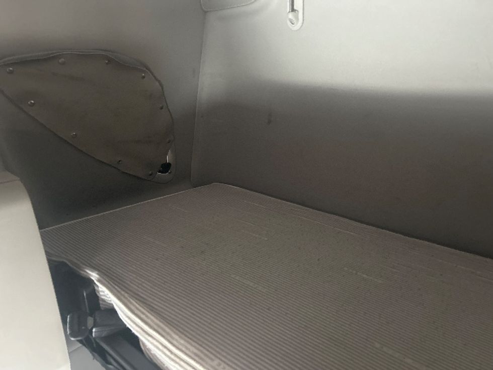 Sleeper Tractor-Heavy Duty Tractors-Freightliner-2022-T12664ST-Duncansville-PA-567,506\n\t\tmiles-$ 61,250 - Image 23