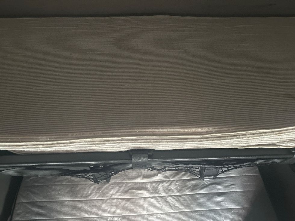 Sleeper Tractor-Heavy Duty Tractors-Freightliner-2022-T12664ST-Duncansville-PA-567,506\n\t\tmiles-$ 61,250 - Image 24