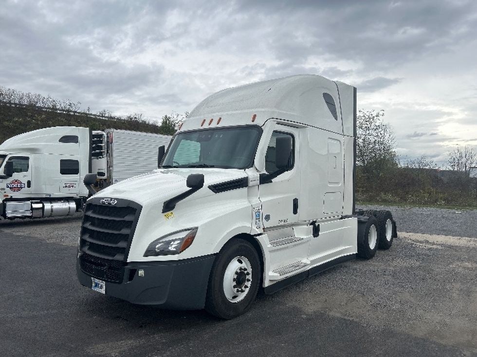 Sleeper Tractor-Heavy Duty Tractors-Freightliner-2022-T12664ST-Duncansville-PA-567,506\n\t\tmiles-$ 61,250 - Image 3