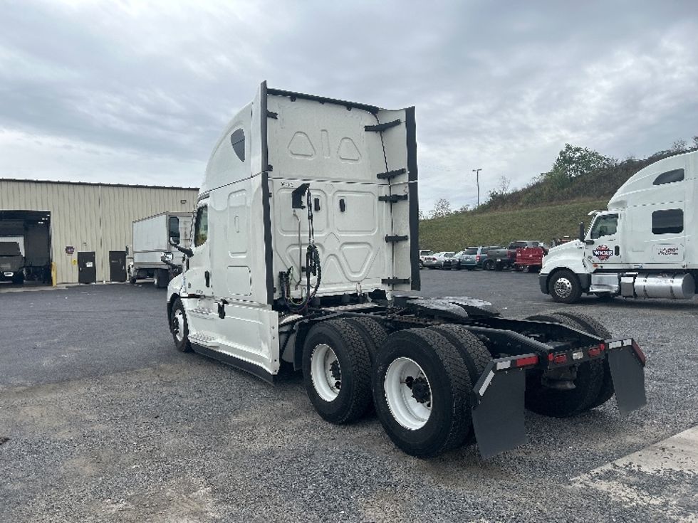 Sleeper Tractor-Heavy Duty Tractors-Freightliner-2022-T12664ST-Duncansville-PA-567,506\n\t\tmiles-$ 61,250 - Image 5