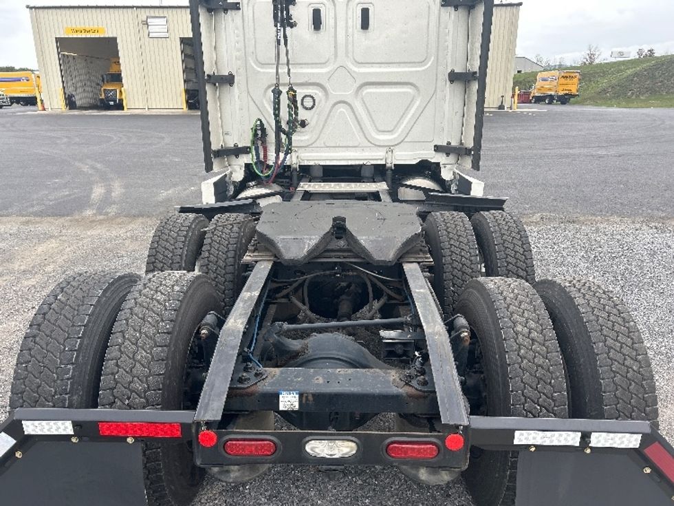 Sleeper Tractor-Heavy Duty Tractors-Freightliner-2022-T12664ST-Duncansville-PA-567,506\n\t\tmiles-$ 61,250 - Image 6