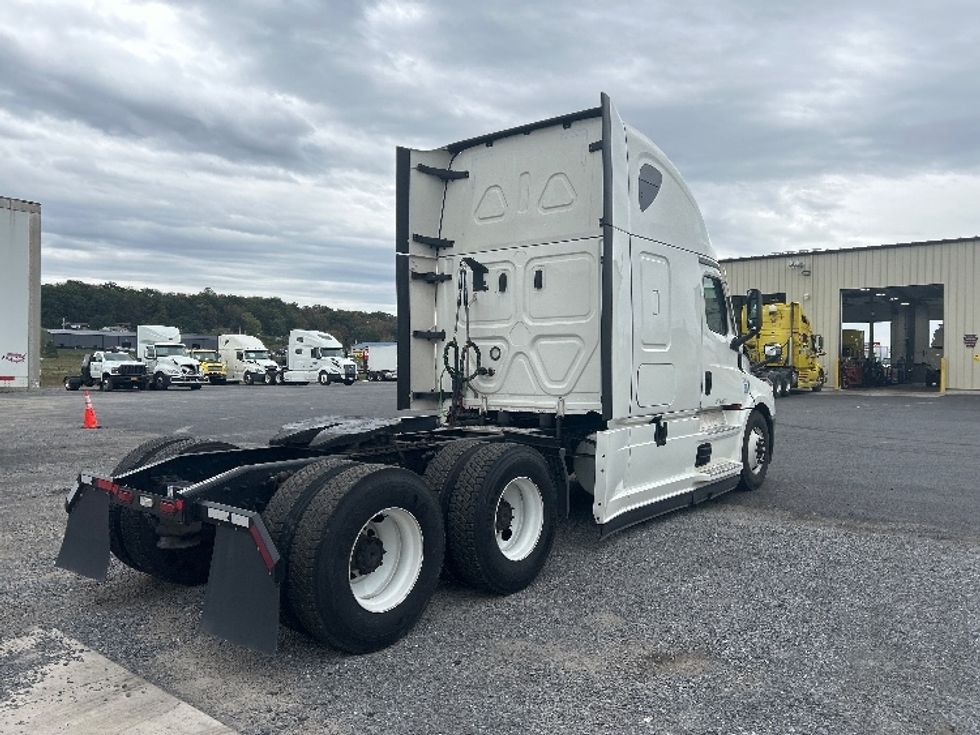 Sleeper Tractor-Heavy Duty Tractors-Freightliner-2022-T12664ST-Duncansville-PA-567,506\n\t\tmiles-$ 61,250 - Image 7