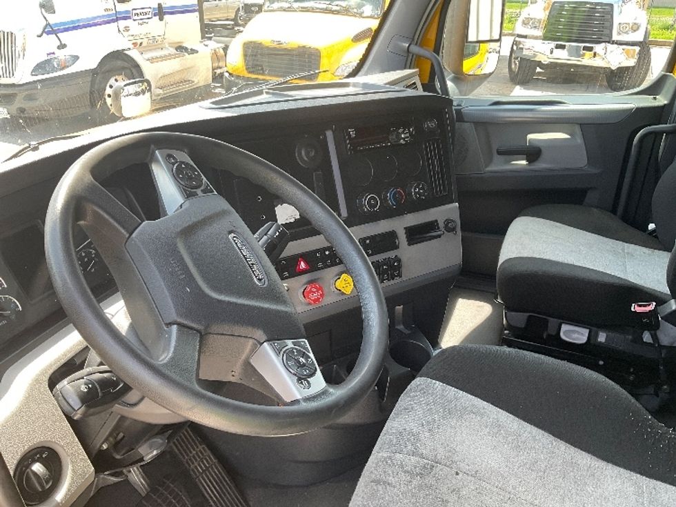 Sleeper Tractor-Heavy Duty Tractors-Freightliner-2022-T12664ST-Earth City-MO-379,144\n\t\tmiles-$ 80,500 - Image 10