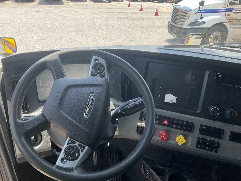 Sleeper Tractor-Heavy Duty Tractors-Freightliner-2022-T12664ST-Earth City-MO-379,144\n\t\tmiles-$ 80,500 - Image 11