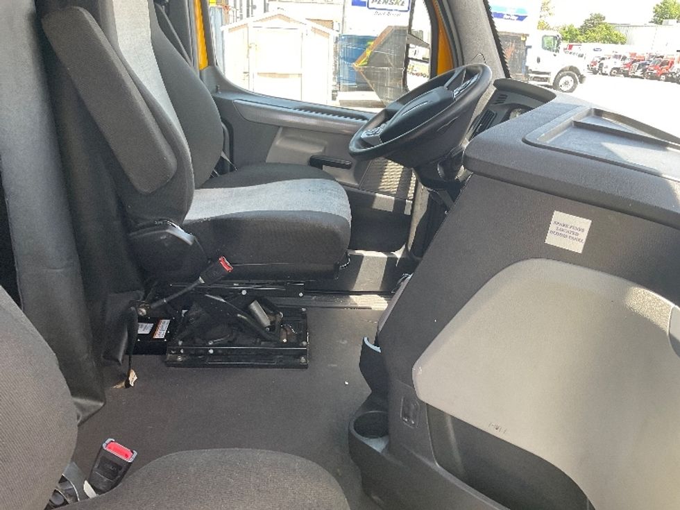 Sleeper Tractor-Heavy Duty Tractors-Freightliner-2022-T12664ST-Earth City-MO-379,144\n\t\tmiles-$ 80,500 - Image 15