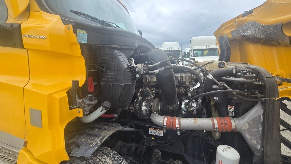 Sleeper Tractor-Heavy Duty Tractors-Freightliner-2022-T12664ST-Earth City-MO-379,144\n\t\tmiles-$ 80,500 - Image 20