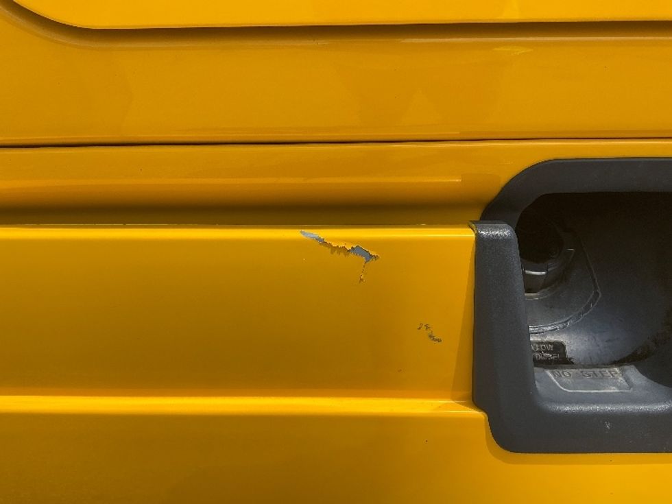 Sleeper Tractor-Heavy Duty Tractors-Freightliner-2022-T12664ST-Earth City-MO-379,144\n\t\tmiles-$ 80,500 - Image 23