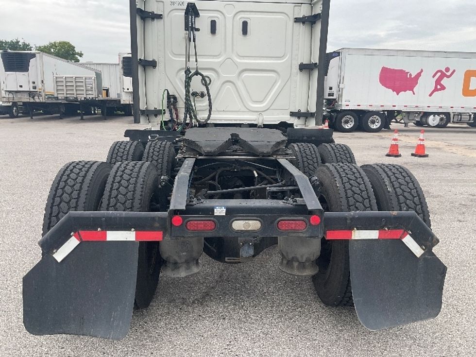 Sleeper Tractor-Heavy Duty Tractors-Freightliner-2022-T12664ST-Earth City-MO-389,363\n\t\tmiles-$ 84,000 - Image 6