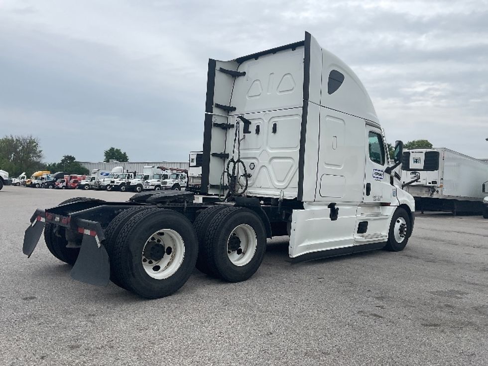 Sleeper Tractor-Heavy Duty Tractors-Freightliner-2022-T12664ST-Earth City-MO-389,363\n\t\tmiles-$ 84,000 - Image 7