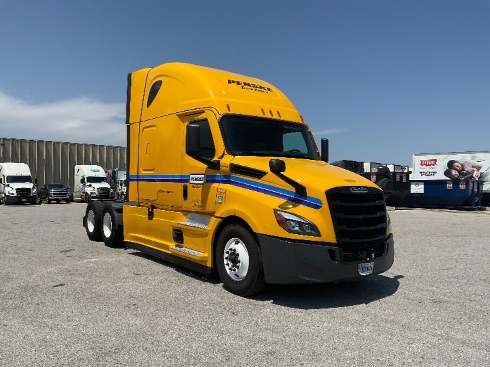 Sleeper Tractor-Heavy Duty Tractors-Freightliner-2022-T12664ST-Earth City-MO-402,217\n\t\tmiles-$ 78,750 - Image 1