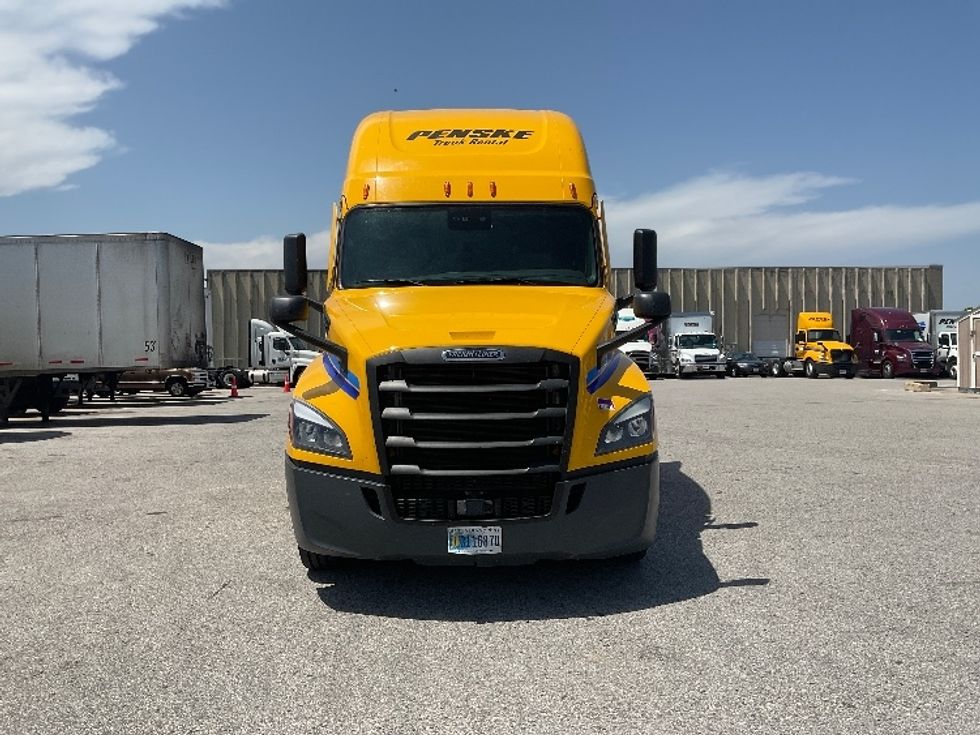 Sleeper Tractor-Heavy Duty Tractors-Freightliner-2022-T12664ST-Earth City-MO-402,217\n\t\tmiles-$ 78,750 - Image 2