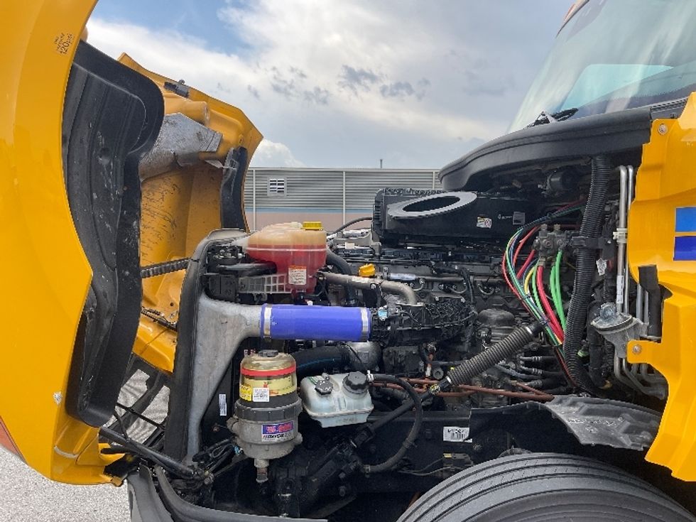 Sleeper Tractor-Heavy Duty Tractors-Freightliner-2022-T12664ST-Earth City-MO-402,217\n\t\tmiles-$ 78,750 - Image 21