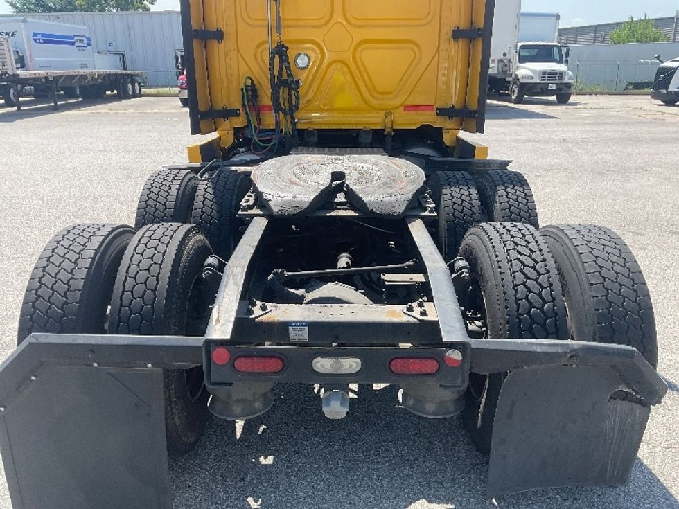 Sleeper Tractor-Heavy Duty Tractors-Freightliner-2022-T12664ST-Earth City-MO-411,209\n\t\tmiles-$ 78,000 - Image 6