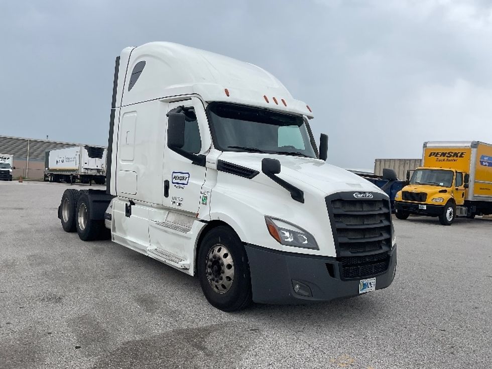 Sleeper Tractor-Heavy Duty Tractors-Freightliner-2022-T12664ST-Earth City-MO-436,932\n\t\tmiles-$ 85,000 - Image 1