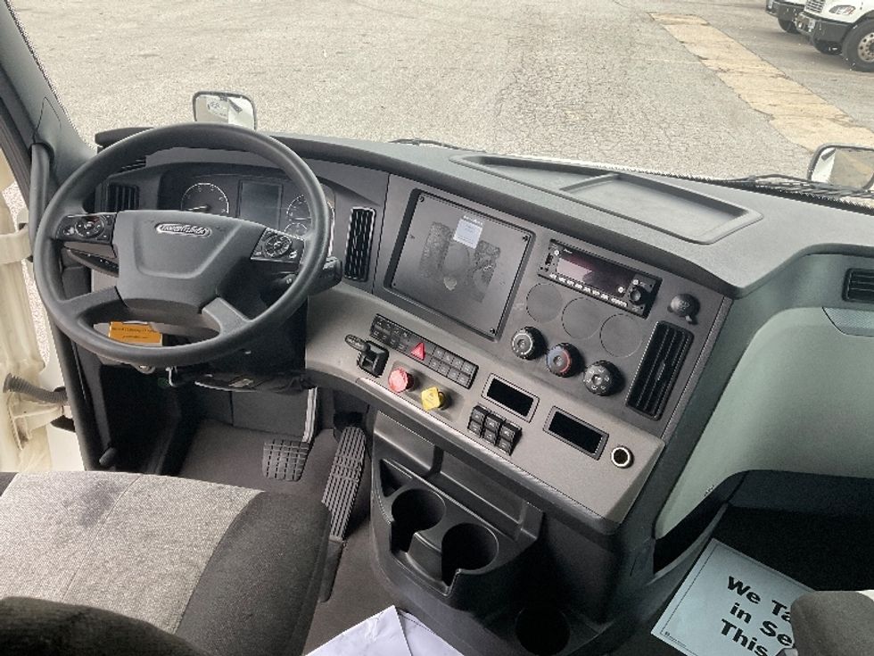 Sleeper Tractor-Heavy Duty Tractors-Freightliner-2022-T12664ST-Earth City-MO-436,932\n\t\tmiles-$ 85,000 - Image 12