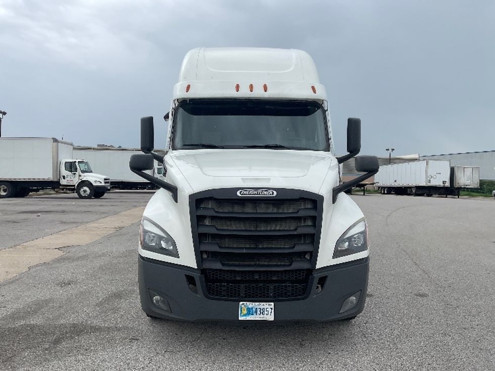 Sleeper Tractor-Heavy Duty Tractors-Freightliner-2022-T12664ST-Earth City-MO-436,932\n\t\tmiles-$ 85,000 - Image 2