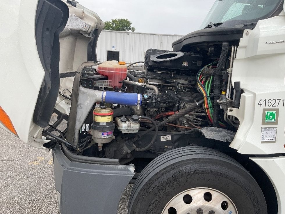 Sleeper Tractor-Heavy Duty Tractors-Freightliner-2022-T12664ST-Earth City-MO-436,932\n\t\tmiles-$ 85,000 - Image 21