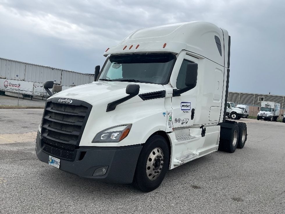 Sleeper Tractor-Heavy Duty Tractors-Freightliner-2022-T12664ST-Earth City-MO-436,932\n\t\tmiles-$ 85,000 - Image 3