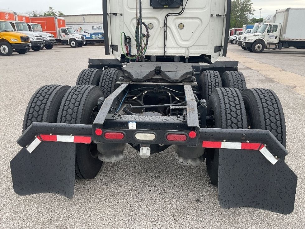 Sleeper Tractor-Heavy Duty Tractors-Freightliner-2022-T12664ST-Earth City-MO-436,932\n\t\tmiles-$ 85,000 - Image 6