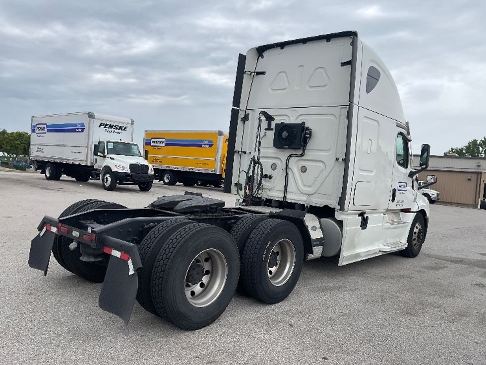 Sleeper Tractor-Heavy Duty Tractors-Freightliner-2022-T12664ST-Earth City-MO-436,932\n\t\tmiles-$ 85,000 - Image 7