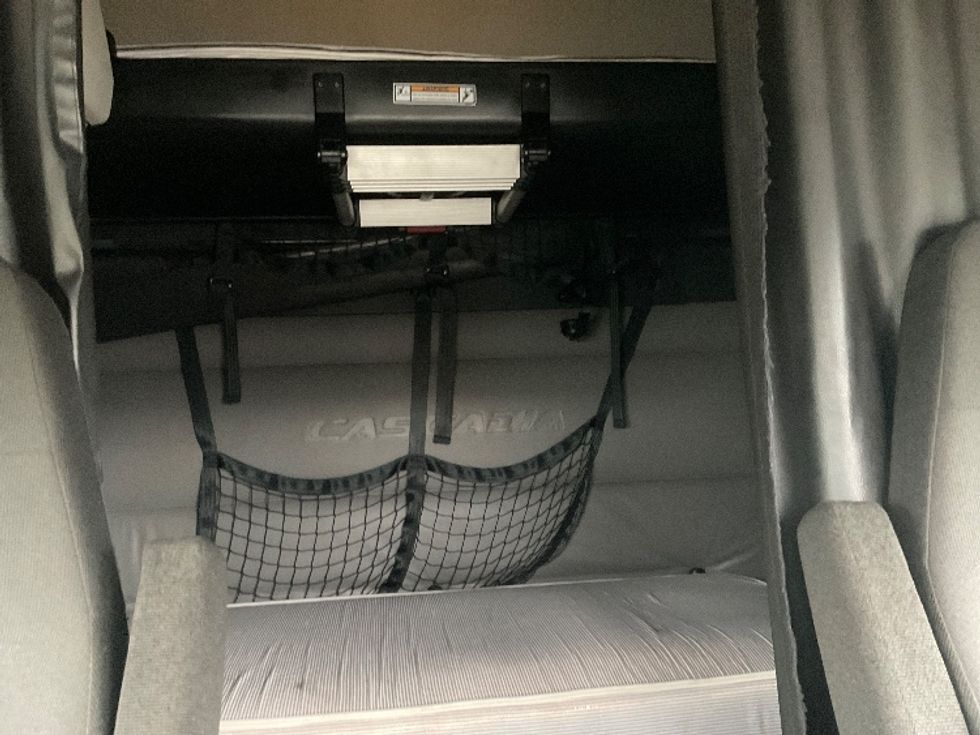 Sleeper Tractor-Heavy Duty Tractors-Freightliner-2022-T12664ST-Earth City-MO-509,654\n\t\tmiles-$ 64,000 - Image 16