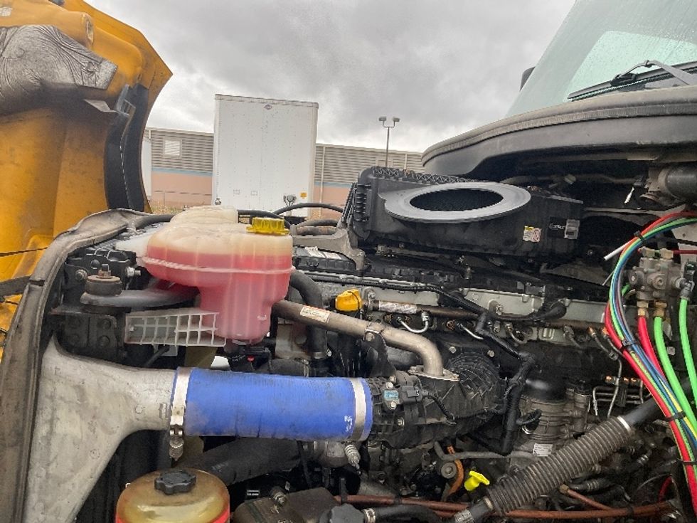 Sleeper Tractor-Heavy Duty Tractors-Freightliner-2022-T12664ST-Earth City-MO-509,654\n\t\tmiles-$ 64,000 - Image 21