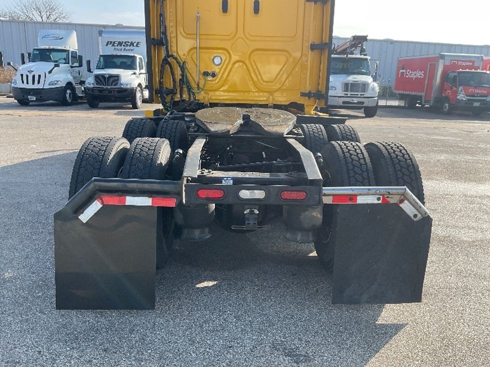 Sleeper Tractor-Heavy Duty Tractors-Freightliner-2022-T12664ST-Earth City-MO-509,654\n\t\tmiles-$ 64,000 - Image 6