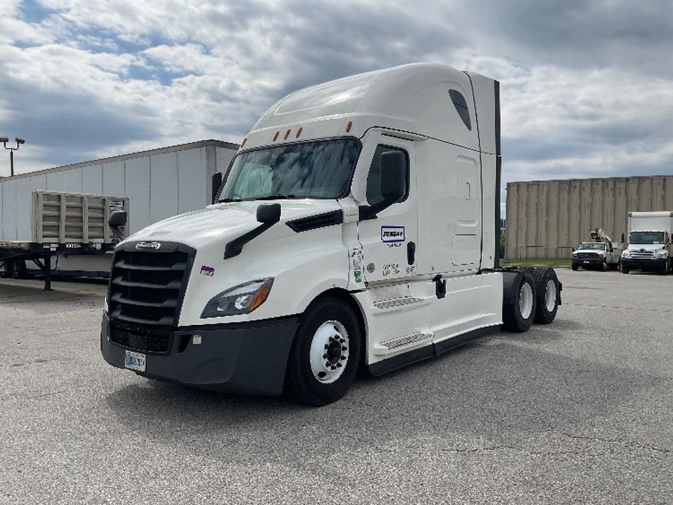 Sleeper Tractor-Heavy Duty Tractors-Freightliner-2022-T12664ST-Earth City-MO-577,410\n\t\tmiles-$ 61,500 - Image 3