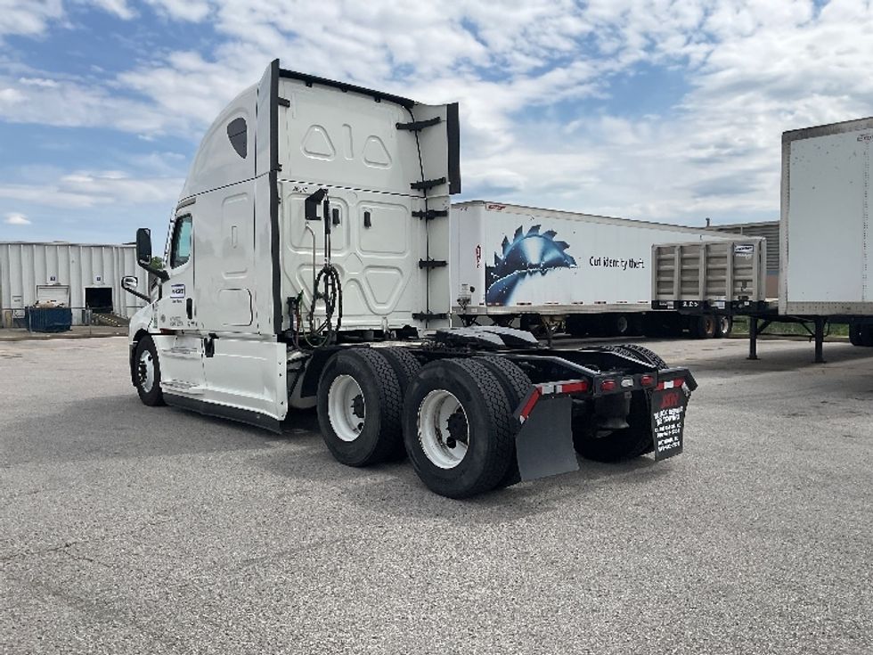 Sleeper Tractor-Heavy Duty Tractors-Freightliner-2022-T12664ST-Earth City-MO-577,410\n\t\tmiles-$ 61,500 - Image 5