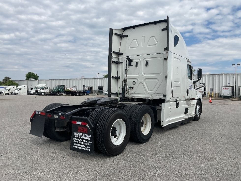 Sleeper Tractor-Heavy Duty Tractors-Freightliner-2022-T12664ST-Earth City-MO-577,410\n\t\tmiles-$ 61,500 - Image 7