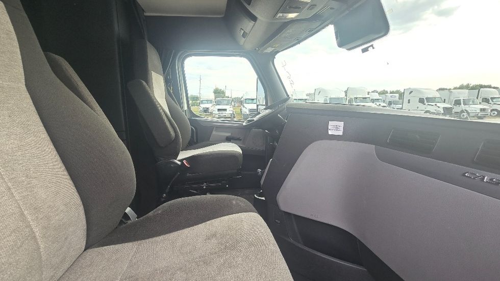 Sleeper Tractor-Heavy Duty Tractors-Freightliner-2022-T12664ST-Earth City-MO-578,227\n\t\tmiles-$ 63,750 - Image 15