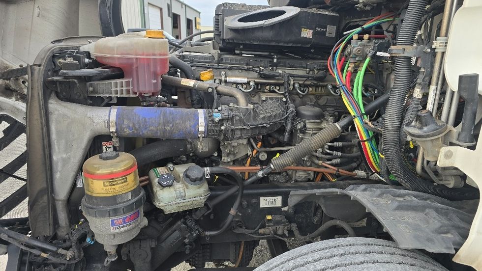 Sleeper Tractor-Heavy Duty Tractors-Freightliner-2022-T12664ST-Earth City-MO-578,227\n\t\tmiles-$ 63,750 - Image 21