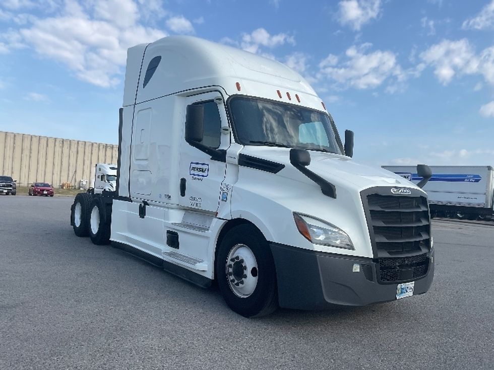 Sleeper Tractor-Heavy Duty Tractors-Freightliner-2022-T12664ST-Earth City-MO-619,969\n\t\tmiles-$ 61,500 - Image 1