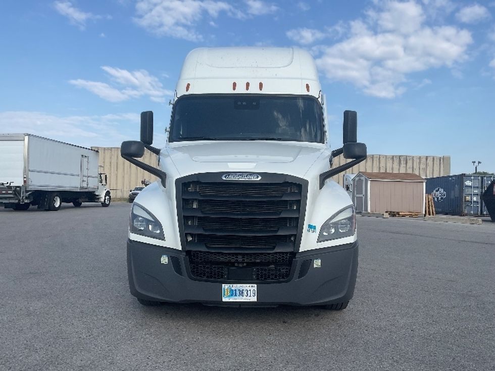 Sleeper Tractor-Heavy Duty Tractors-Freightliner-2022-T12664ST-Earth City-MO-619,969\n\t\tmiles-$ 61,500 - Image 2