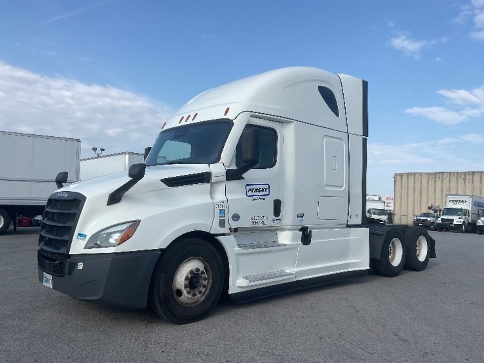 Sleeper Tractor-Heavy Duty Tractors-Freightliner-2022-T12664ST-Earth City-MO-619,969\n\t\tmiles-$ 61,500 - Image 3