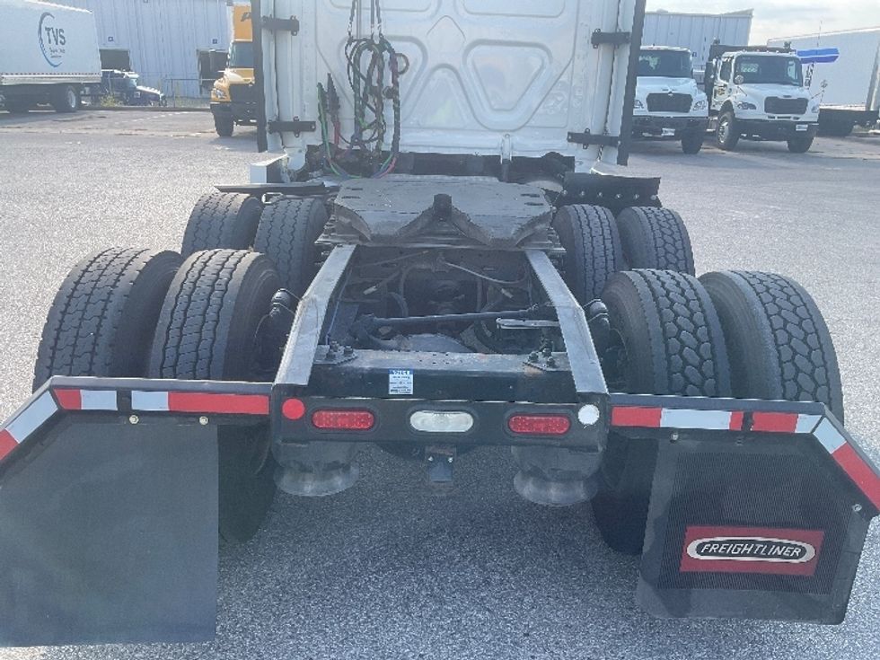 Sleeper Tractor-Heavy Duty Tractors-Freightliner-2022-T12664ST-Earth City-MO-619,969\n\t\tmiles-$ 61,500 - Image 6