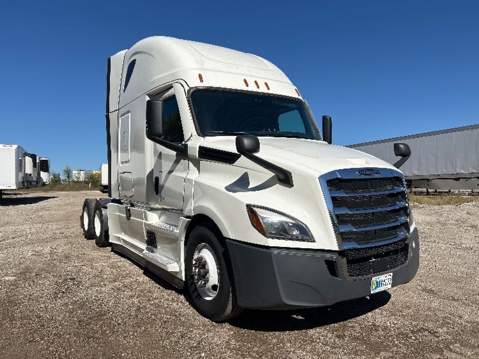 Sleeper Tractor-Heavy Duty Tractors-Freightliner-2022-T12664ST-East Chicago-IN-243,168\n\t\tmiles-$ 91,000 - Image 1