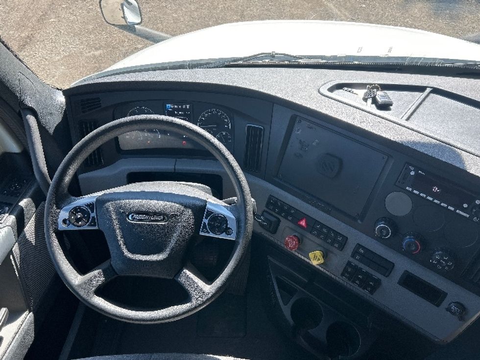 Sleeper Tractor-Heavy Duty Tractors-Freightliner-2022-T12664ST-East Chicago-IN-243,168\n\t\tmiles-$ 91,000 - Image 11