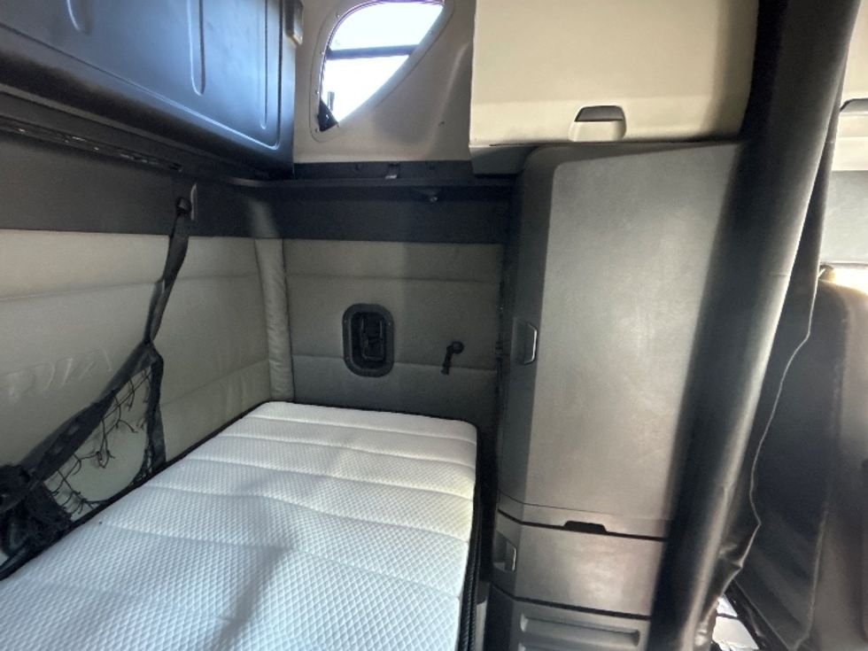 Sleeper Tractor-Heavy Duty Tractors-Freightliner-2022-T12664ST-East Chicago-IN-243,168\n\t\tmiles-$ 91,000 - Image 18