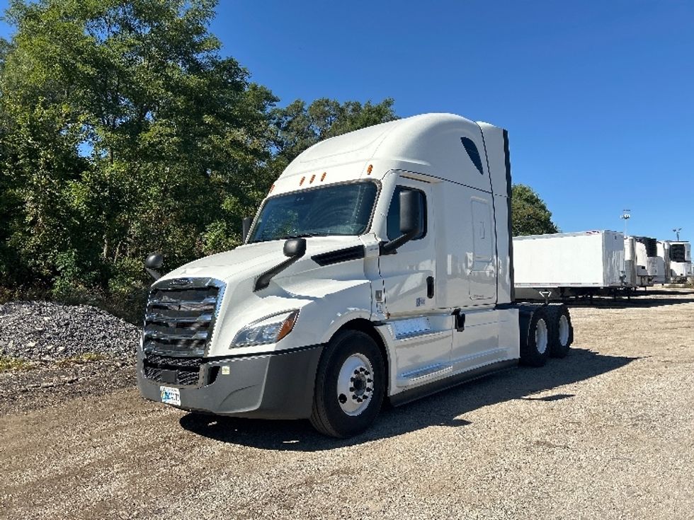 Sleeper Tractor-Heavy Duty Tractors-Freightliner-2022-T12664ST-East Chicago-IN-243,168\n\t\tmiles-$ 91,000 - Image 3