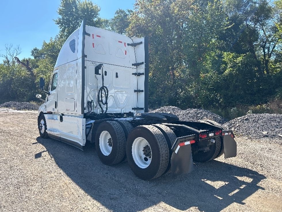 Sleeper Tractor-Heavy Duty Tractors-Freightliner-2022-T12664ST-East Chicago-IN-243,168\n\t\tmiles-$ 91,000 - Image 5