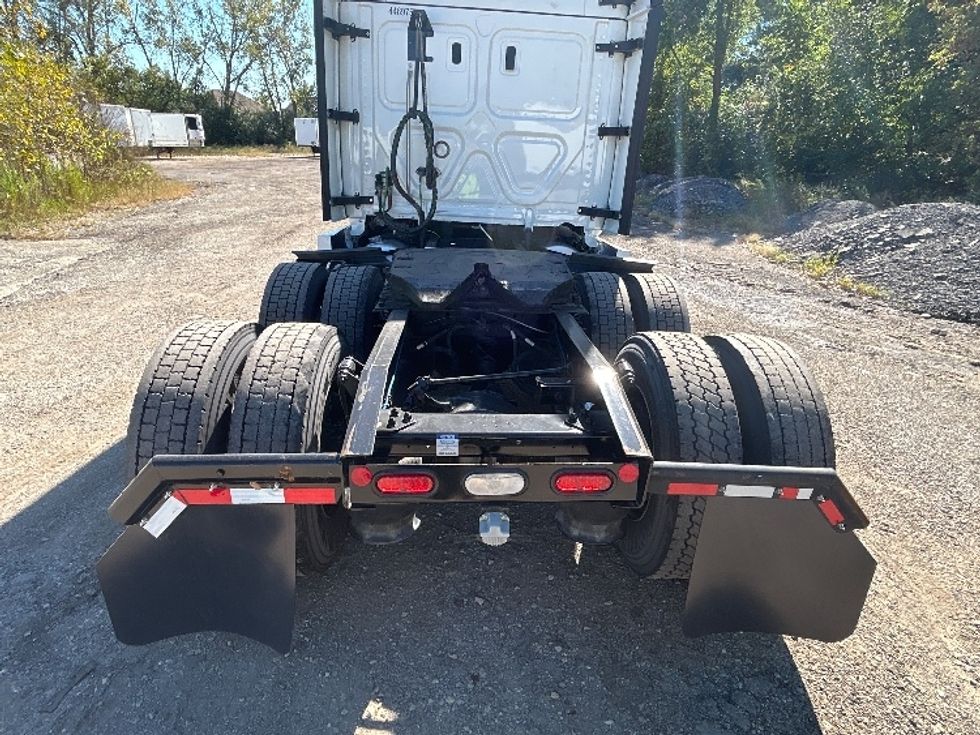 Sleeper Tractor-Heavy Duty Tractors-Freightliner-2022-T12664ST-East Chicago-IN-243,168\n\t\tmiles-$ 91,000 - Image 6