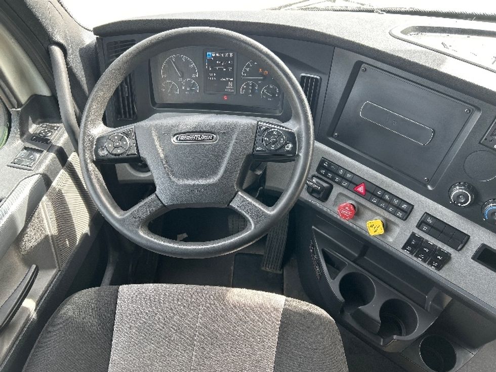Sleeper Tractor-Heavy Duty Tractors-Freightliner-2022-T12664ST-East Chicago-IN-266,732\n\t\tmiles-$ 91,500 - Image 11