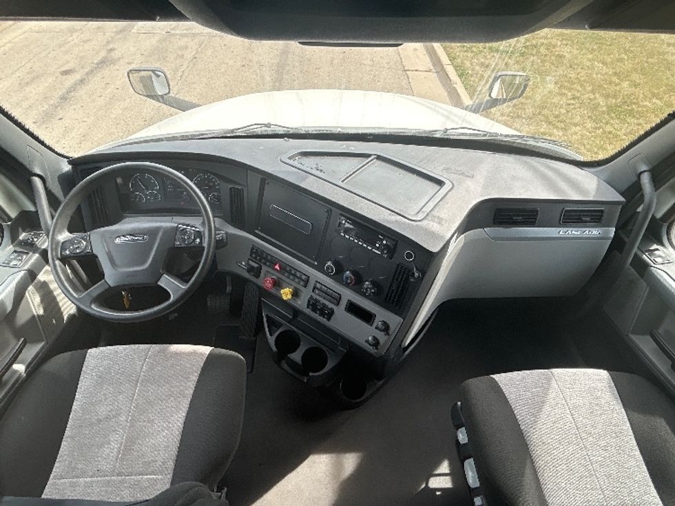 Sleeper Tractor-Heavy Duty Tractors-Freightliner-2022-T12664ST-East Chicago-IN-266,732\n\t\tmiles-$ 91,500 - Image 12