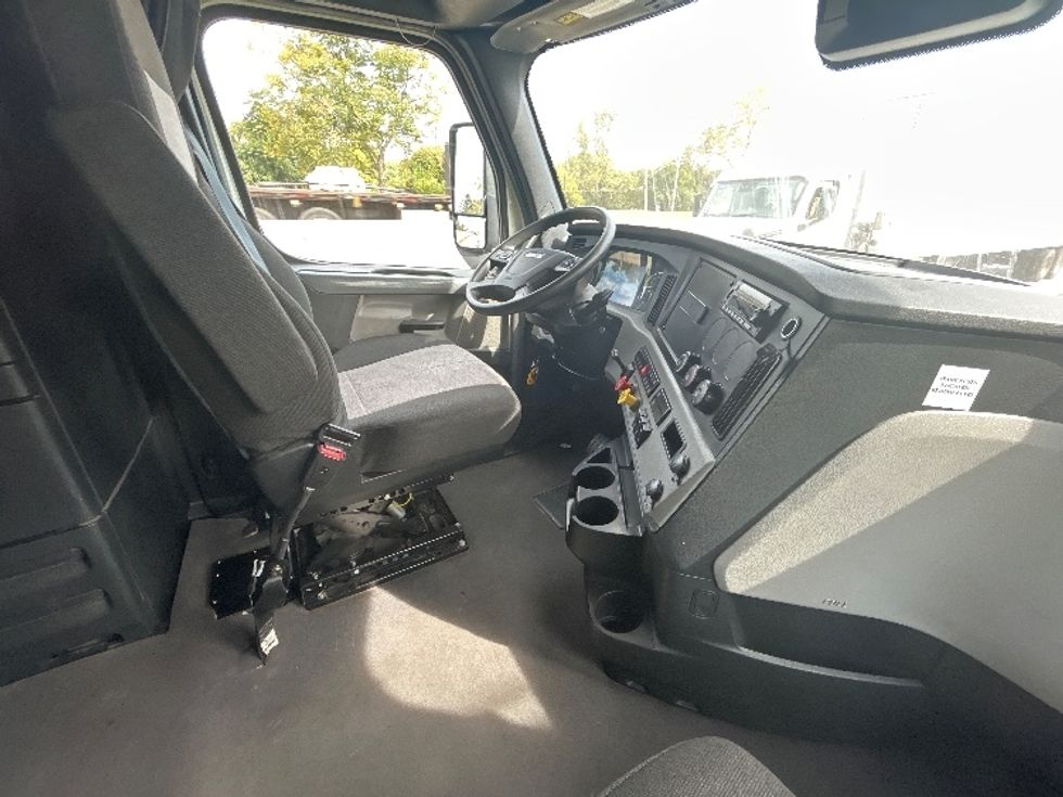 Sleeper Tractor-Heavy Duty Tractors-Freightliner-2022-T12664ST-East Chicago-IN-266,732\n\t\tmiles-$ 91,500 - Image 15