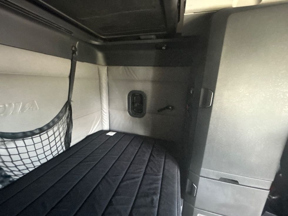 Sleeper Tractor-Heavy Duty Tractors-Freightliner-2022-T12664ST-East Chicago-IN-266,732\n\t\tmiles-$ 91,500 - Image 18