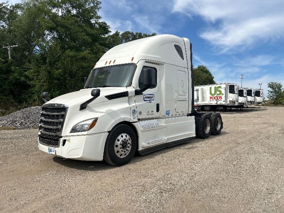 2022 Freightliner Cascadia 126" Sleeper Cab photo 3