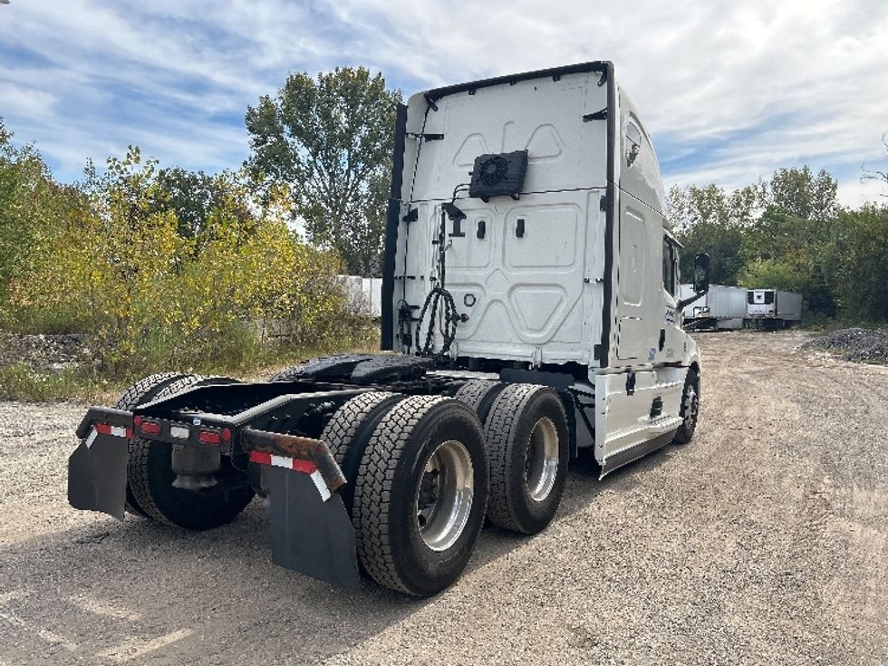 Sleeper Tractor-Heavy Duty Tractors-Freightliner-2022-T12664ST-East Chicago-IN-266,732\n\t\tmiles-$ 91,500 - Image 7