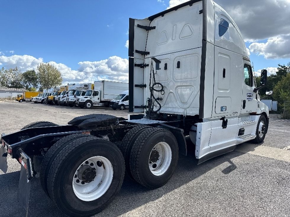 Sleeper Tractor-Heavy Duty Tractors-Freightliner-2022-T12664ST-East Chicago-IN-268,074\n\t\tmiles-$ 89,250 - Image 7